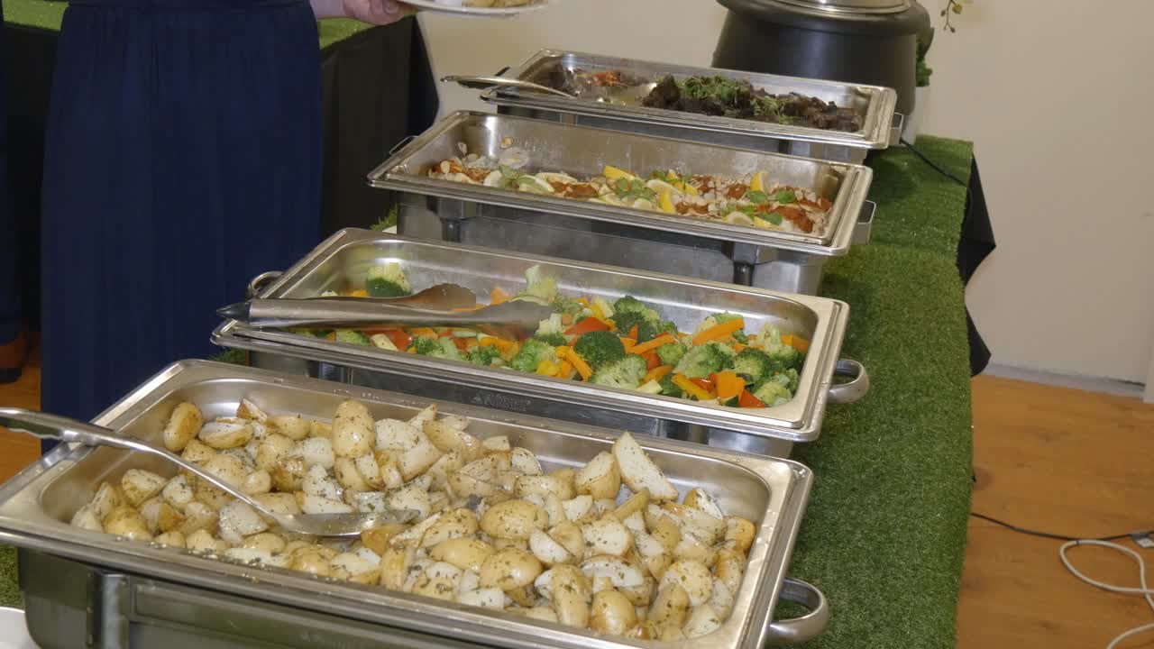 foto de comida deliciosa servida en una cena o recepción de bodas