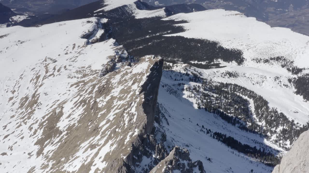 Snowy Mountain Peaks and Alpine Scenery