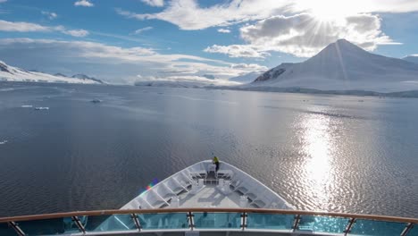 Timelapse-Pov-De-La-Proa-Del-Barco-Y-El-Hielo-En-La-Antártida