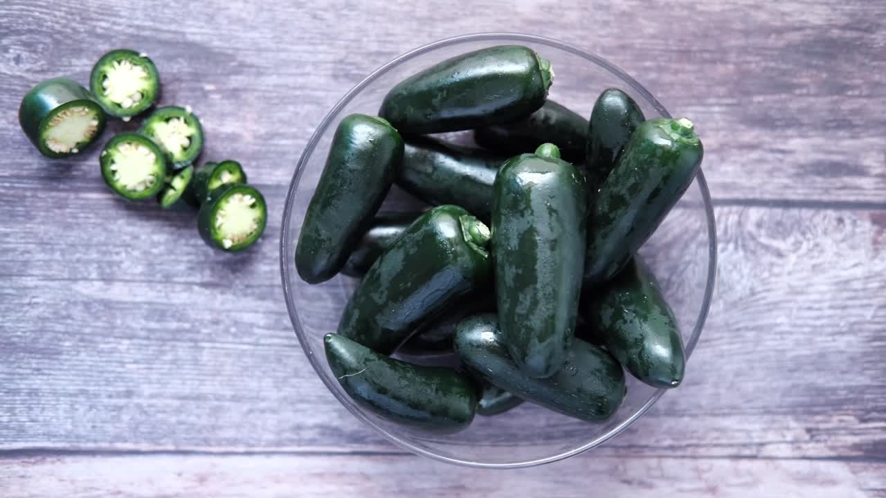 그 에 넣은 라페노 고추