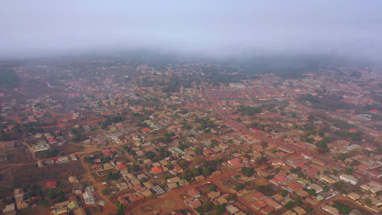 campamento remoto en la jungla en el interior del desierto de áfrica occidental 2