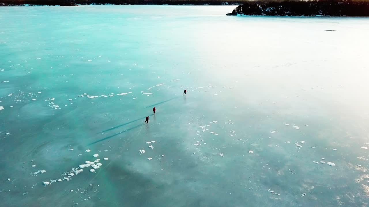 난탈리, 핀란드에서 바다 얼음 위의 아이스 스케이팅