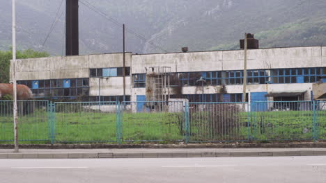 Edificio-Viejo-Y-Abandonado-En-Bulgaria-Poscomunista-En-Europa-Del-Este