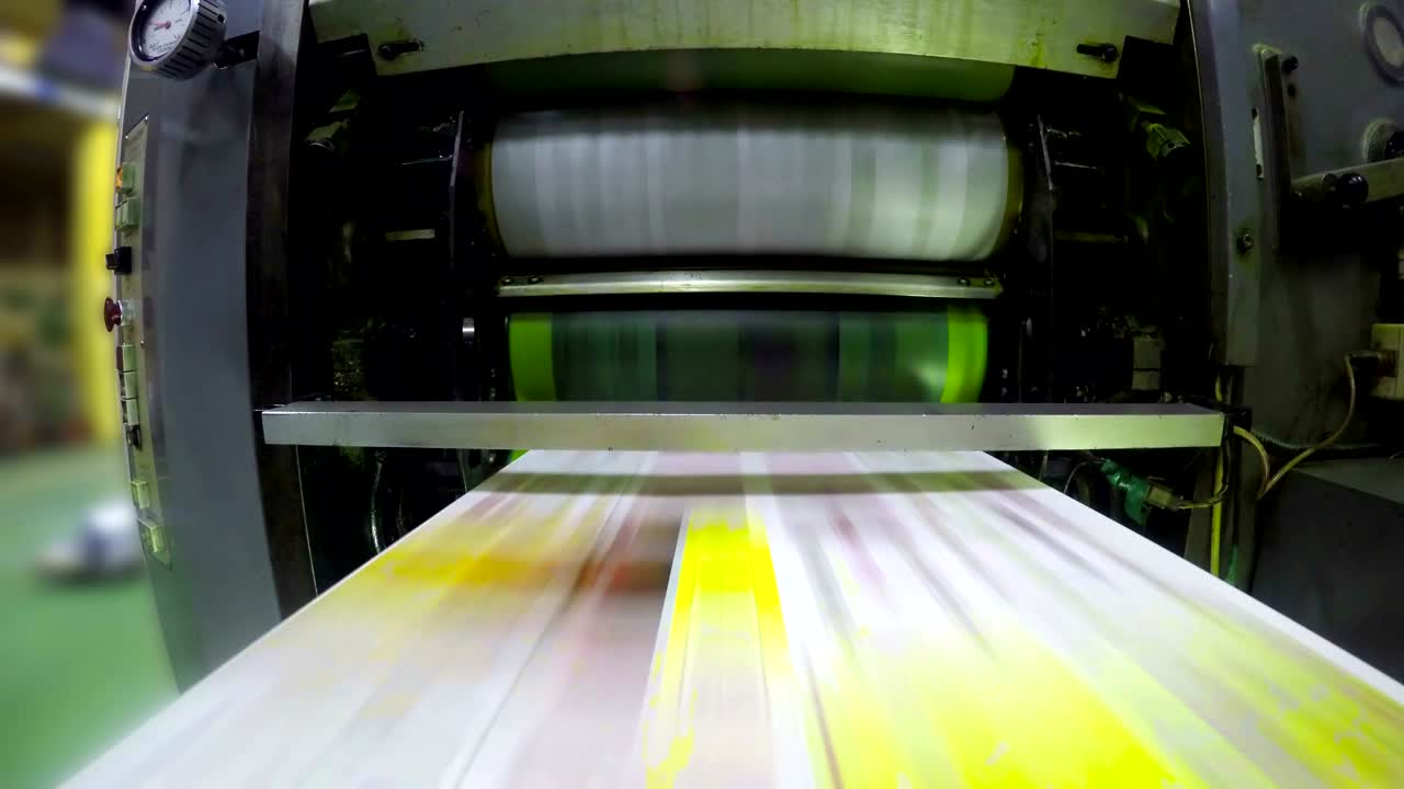 tienda de impresión máquina de tipografía vista de cerca, circuito de video de stock uhd