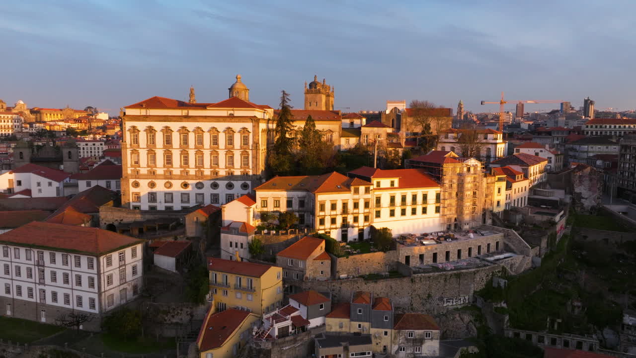 Panorama aereo del lungofiume di Porto