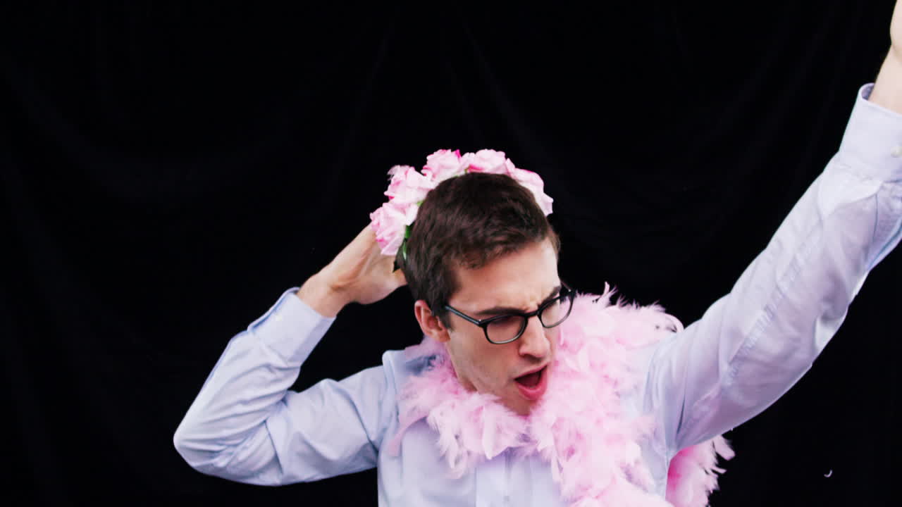 그의 가장 멋진 모습을 느 ⁇ 니다.