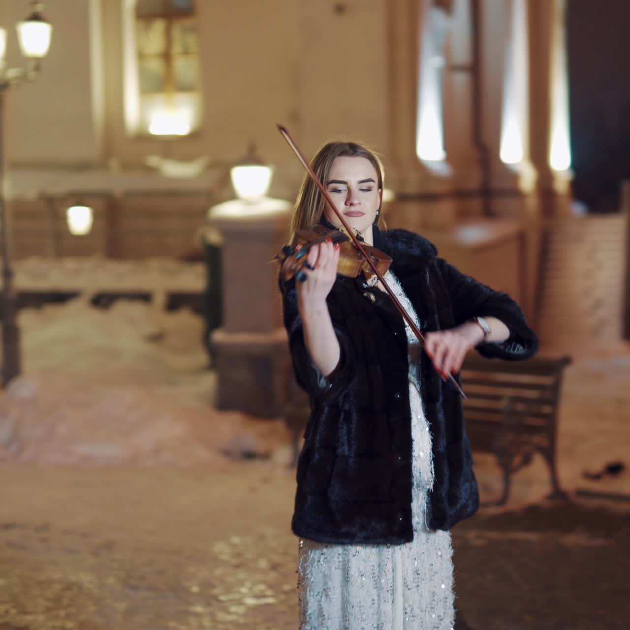 Street artist violinist girl