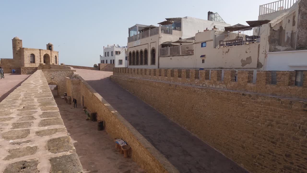 Udsigtsmur ved Skala de la Ville, rampe der fører op til fæstningsmuren i Essaouira, Marokko