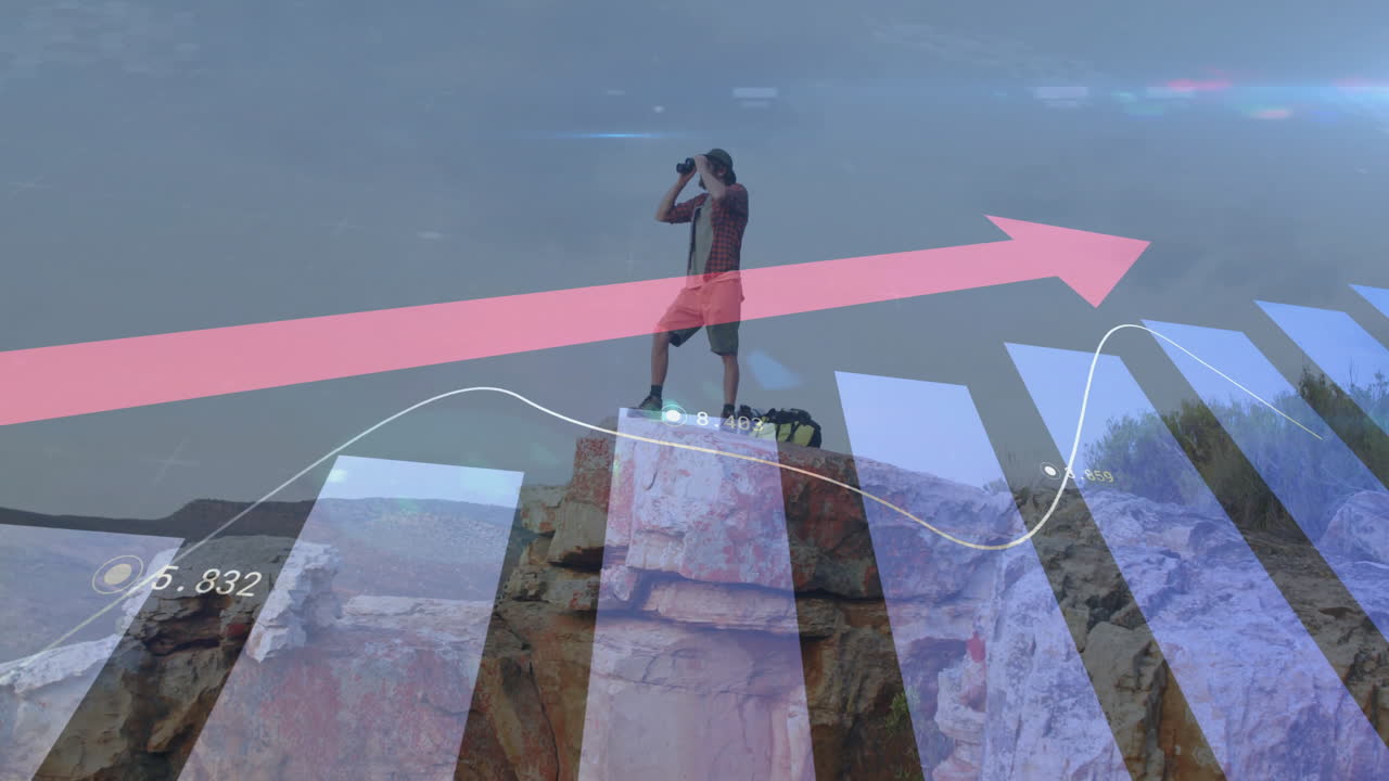 animación de procesamiento de datos financieros sobre hombre caucásico caminando en las montañas