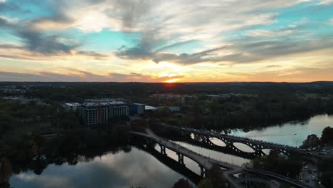 Dramatic-Aerial-View-Of-Pfluger-Pedestrian-Bridge-In-Downtown-Austin,-Texas