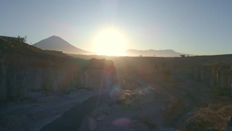 Sunrise-in-the-sillar-quarries,-the-main-quarry-of-Añashuayco,-where-the-sillar-is-extracted-and-a-tourist-area-where-the-extraction-of-the-sillar-by-stonemasons-is-currently-contemplated