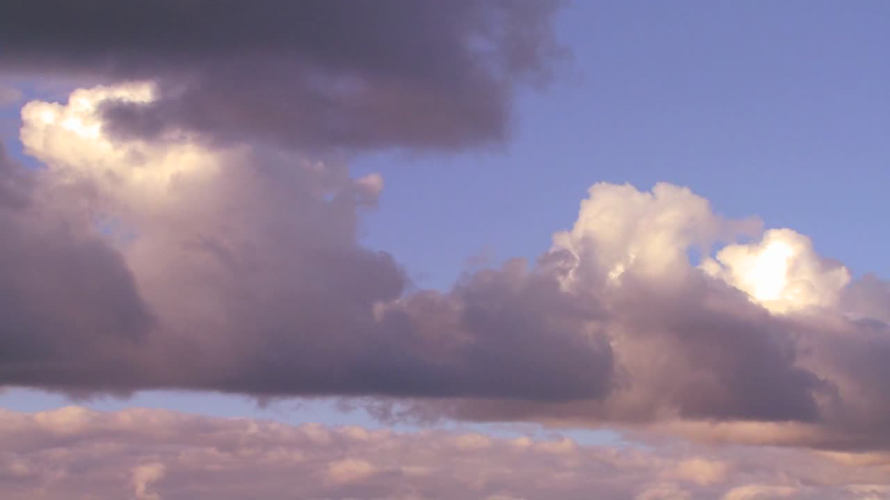 hermosas formaciones de nubes en lapso de tiempo