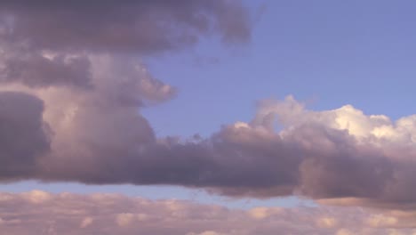 hermosas formaciones de nubes en lapso de tiempo