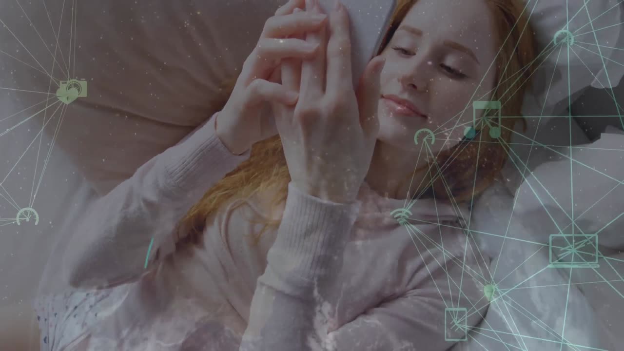 스마트폰을 사용하는 백인 사업가 여성에 대한 미디어 아이콘의 애니메이션