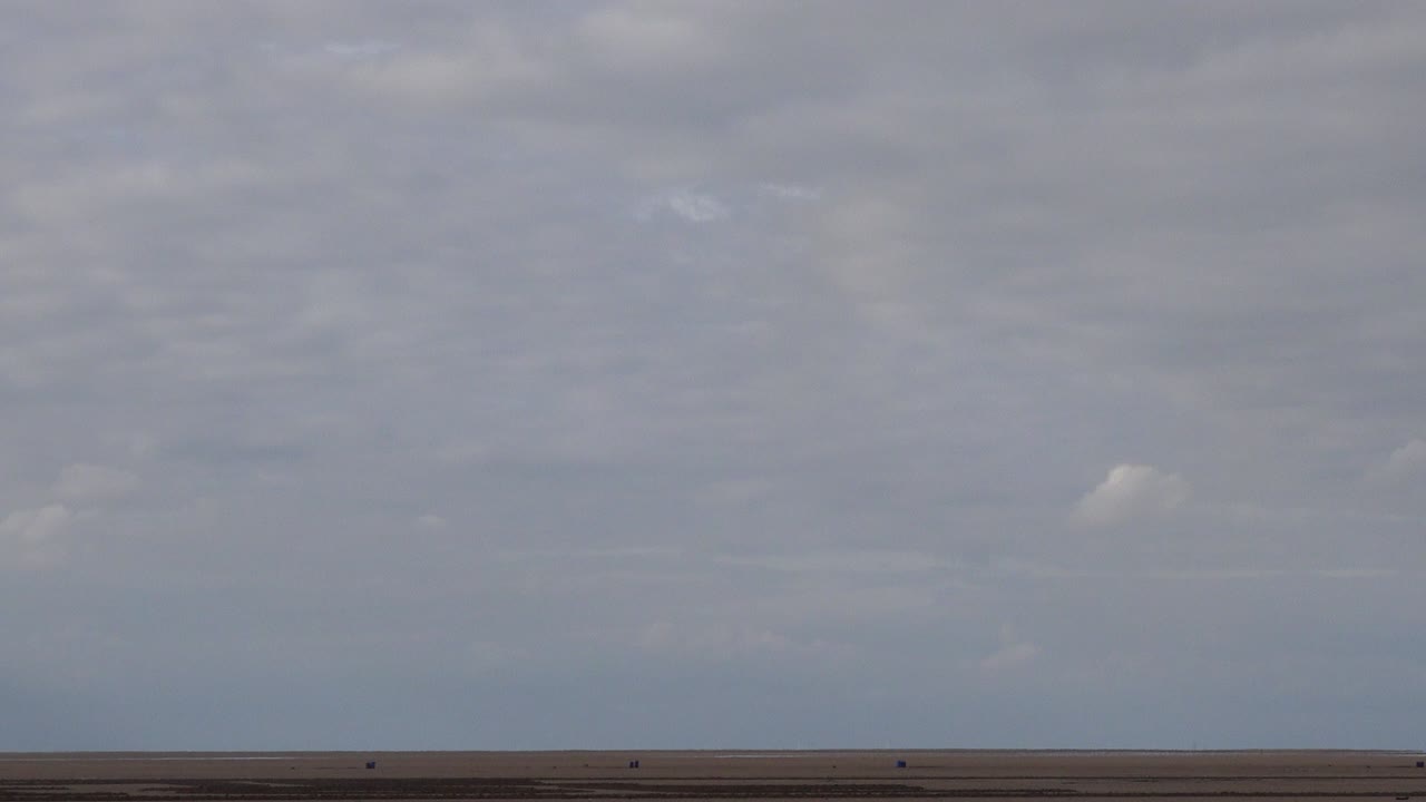 모래에서 기관총에서 총격 영국 4k