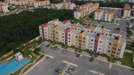 Orbiting-drone-shot-of-tourist-condos-in-Mexico