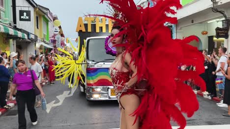 el desfile lgbtq+ en tailandia