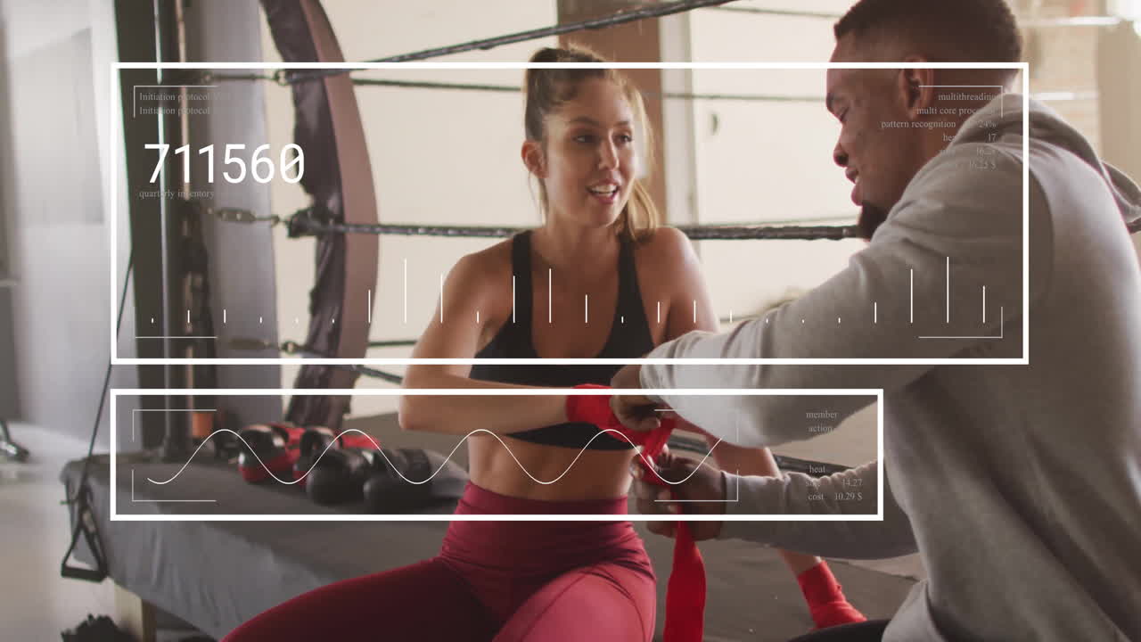 animación de procesamiento de datos y diagramas sobre pareja biracial haciendo ejercicio en el gimnasio