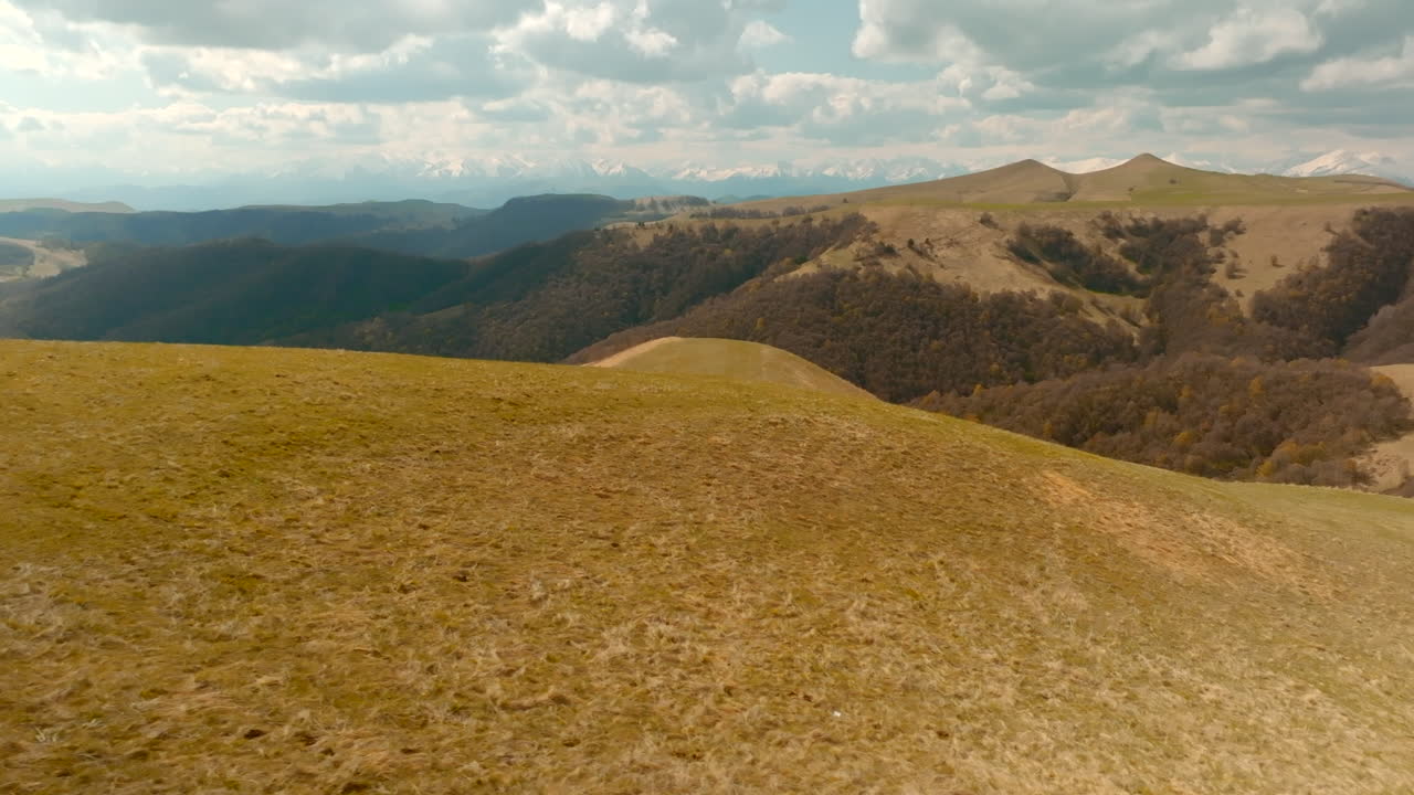 산악 풍경의 공중 사진