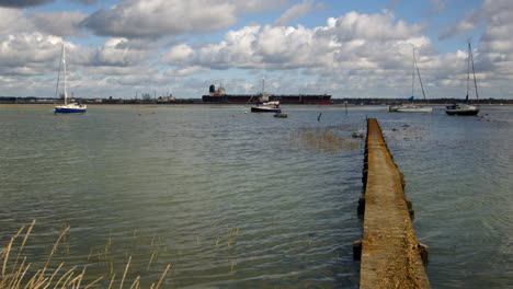 Weitwinkelaufnahme-Mit-Blick-östlich-Des-Solents-Bei-Flut