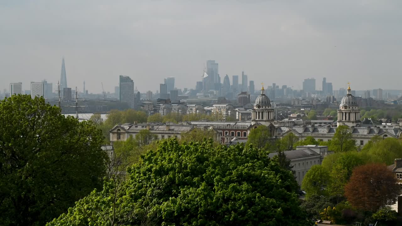 런던시를 바라보는 그리니치 힐