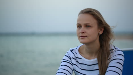 Thoughtful-woman-by-the-sea