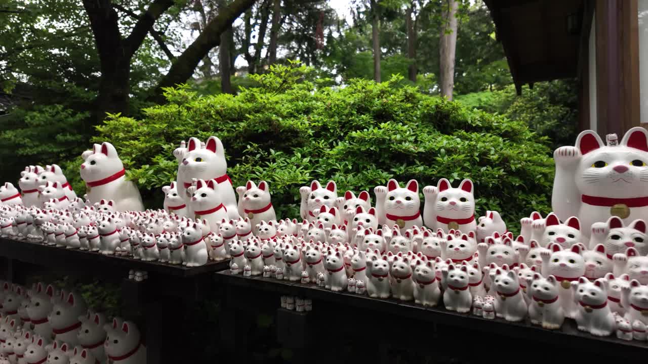 Lucky cat maneki-neko birthplace Daikeizan Gotokuji temple Tokyo Japan