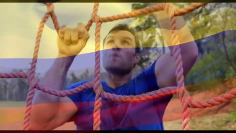 animación de la bandera de colombia sobre el hombre caucásico durante el entrenamiento de carrera de obstáculos