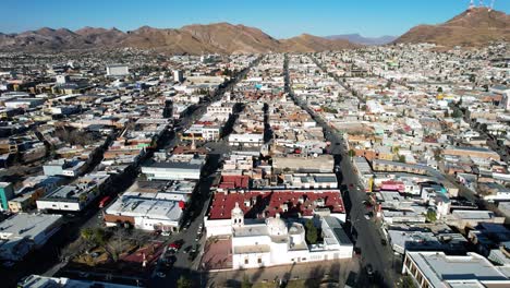 Toma-De-Drones-De-La-Parte-Más-Antigua-Del-Centro-De-La-Ciudad-De-Chihuahua-En-México