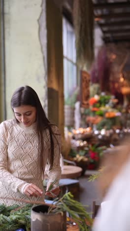 woman decorating flowers in a floral shop