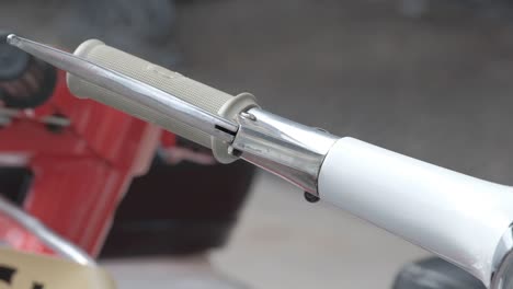 primer plano de moto vespa tiro