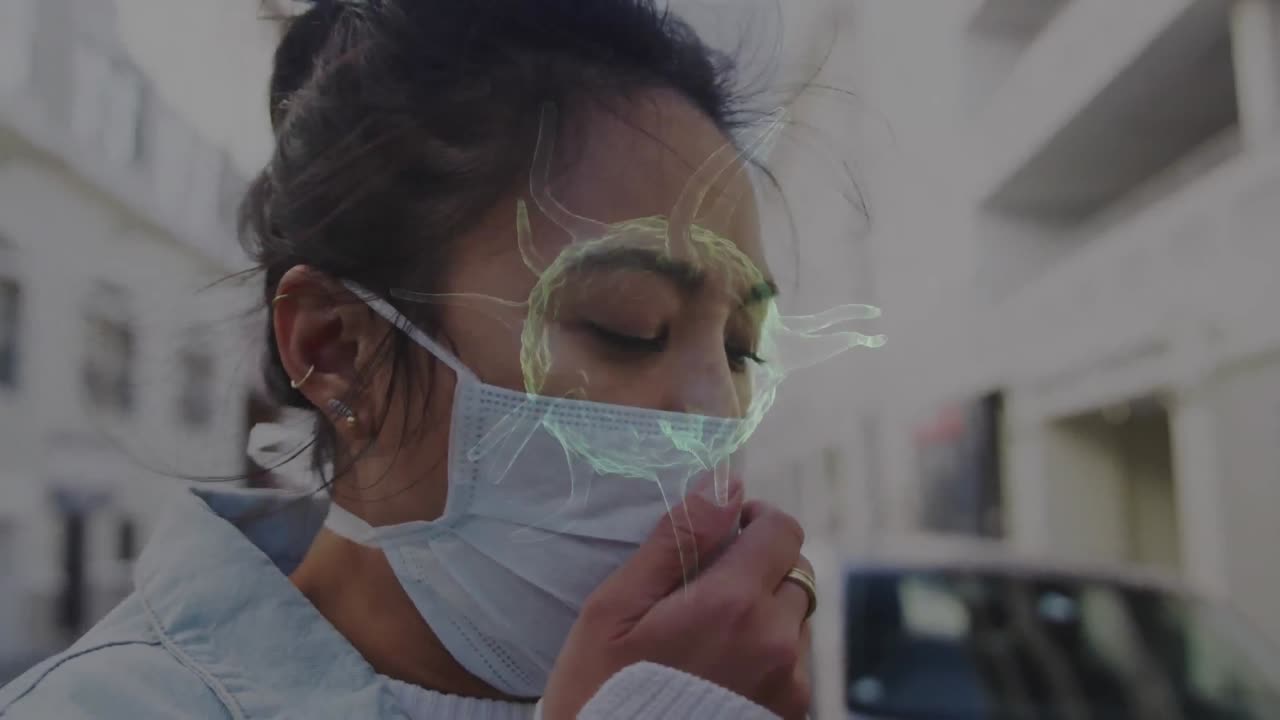 코로나 19 세포가 얼굴 마스크를 입은 여성을 가로질러 움직이는 애니메이션