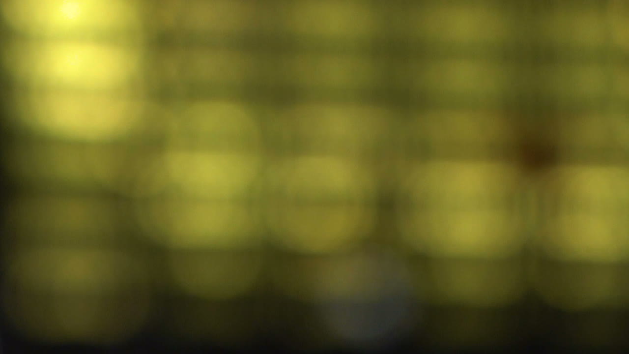 bombillas de luz de inundación parpadeantes desenfocadas parpadeantes pared