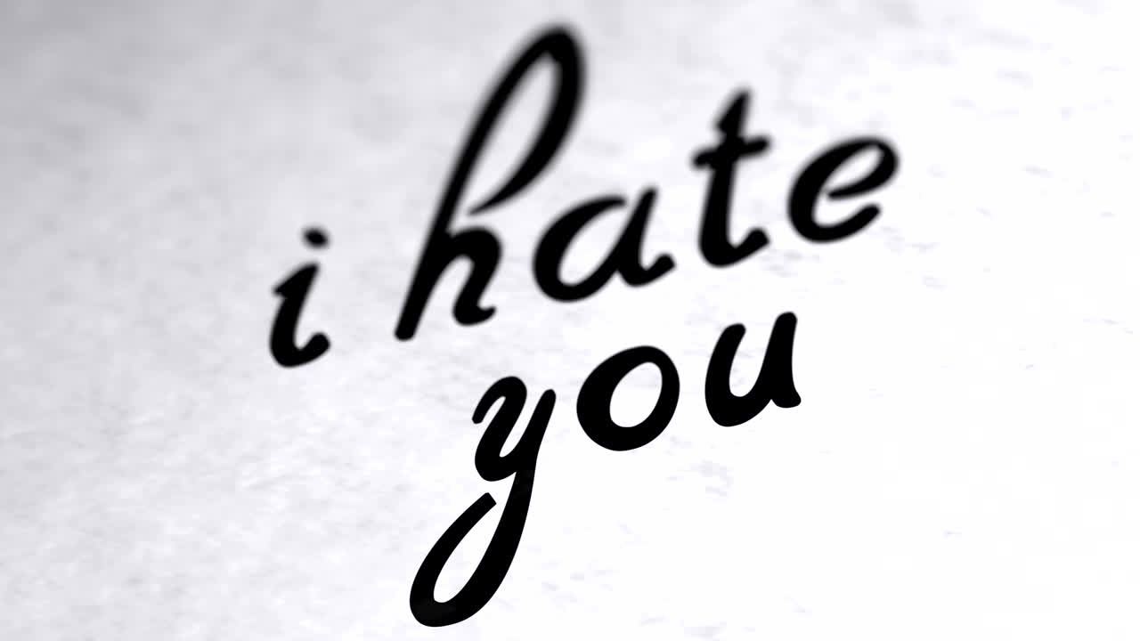 """나는 당신을 싫어한다""라는 문구가 있는 페이지에서 looping footage는 4k 해상도입니다."