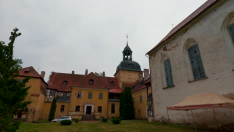 Lielstraupe-Medieval-Castle-in-the-Village-of-Straupe-in-Vidzeme,-in-Northern-Latvia