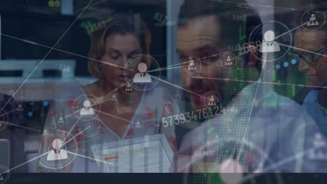 animación de una red de conexiones entre diversos grupos de empresarios
