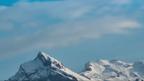 Teleshot-De-Una-Montaña-Muy-Alta-En-Suiza