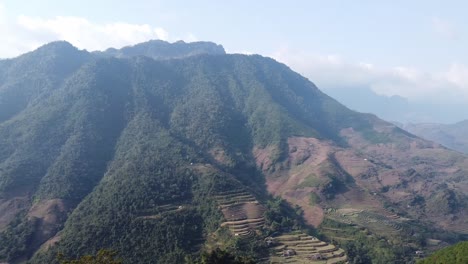 Toma-Extremadamente-Amplia-De-Una-Cordillera-En-El-Norte-De-Vietnam.