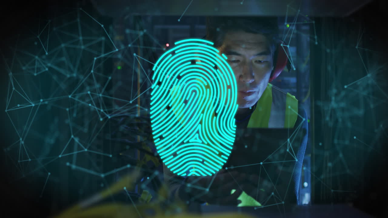 animación de datos sobre ingeniero informático asiático con tableta por servidor de computadora