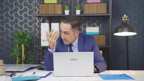 hombre de negocios con déficit de atención.