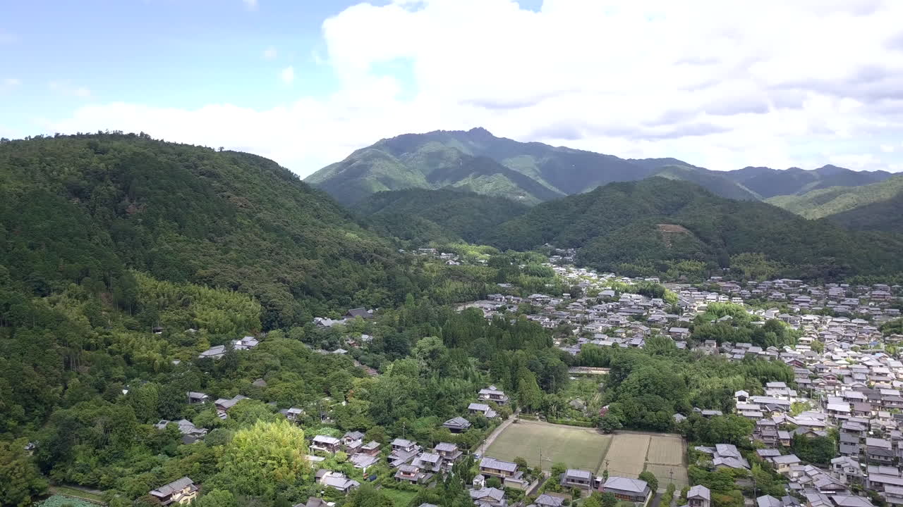 아라시야마, 대나무 숲, 일본 옆 교토 마을의 드론 영상