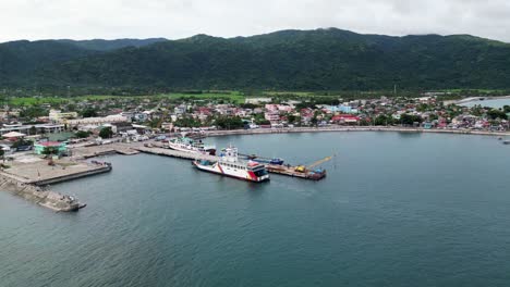 Aerial-Zoom-out-view-of-ferry-passenger-boat-docking-at-port-in-Catanduanes,-Philippines