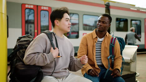 Friends-talking-at-the-train-station