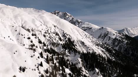 Panorama-Winterblick-In-Den-Tiroler-Alpen-Mit-Viel-Neuschnee