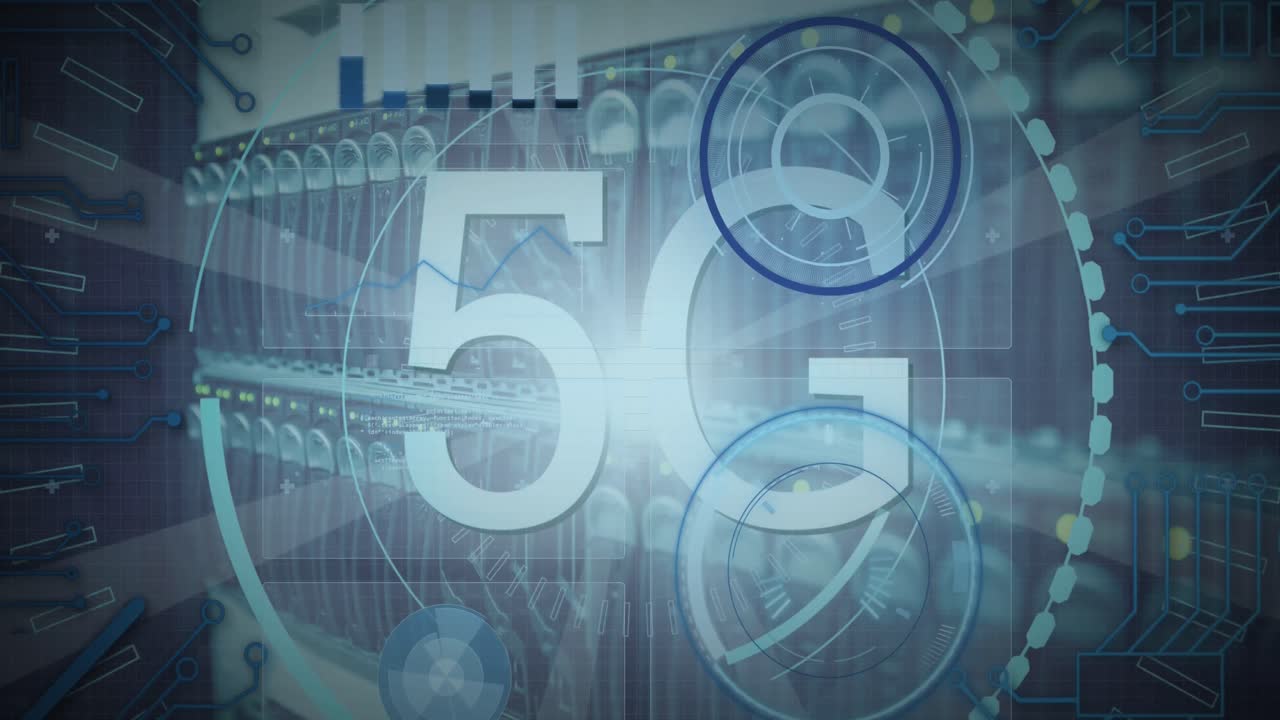 5g 텍스트 배너와 둥근 스캐너의 애니메이션을 컴퓨터 서버의 클로즈업으로