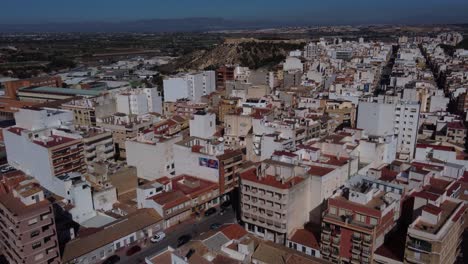 Volando-Hacia-El-Castillo-De-Guardamar-Del-Segura-Sobre-El-Pueblo