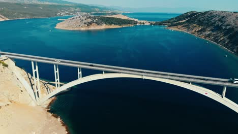 Drohnenaufnahmen-Der-Brücke-Auf-Der-Kroatischen-Insel-Krk