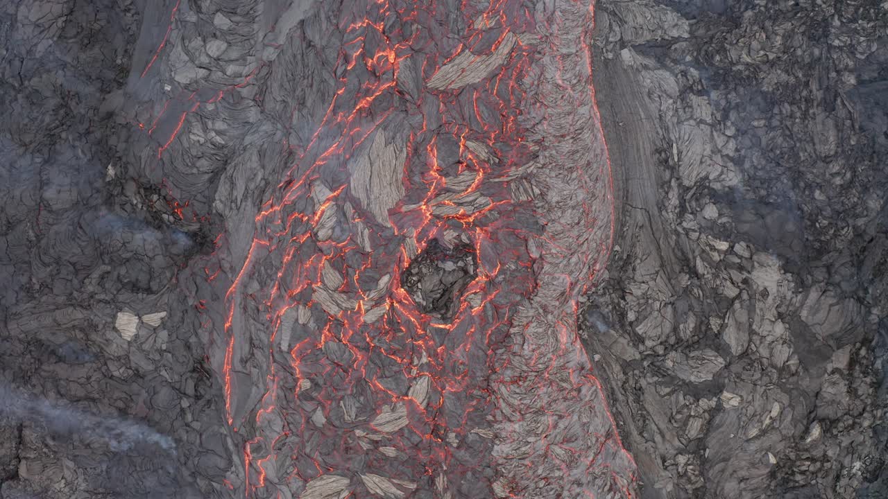 남쪽 아이슬란드의 화산 폭발에서 흐르는 용암 강 - 최고 전망