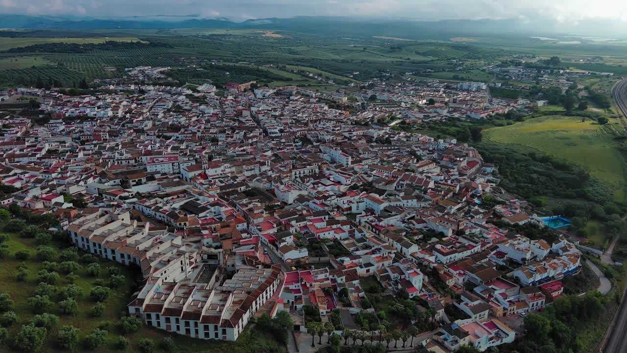 almodóvar del río paisaje urbano, provincia de córdoba en andalucía, avión no tripulado