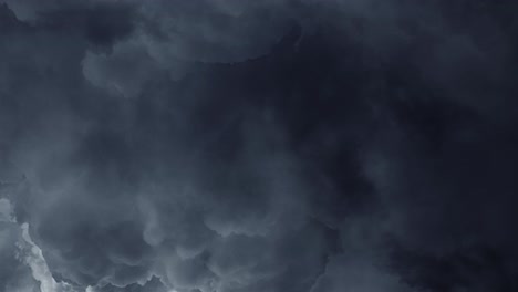 Pov-Blitze-Zwischen-Sich-Bewegenden-Wolken-Am-Himmel,-Gewitter-4k